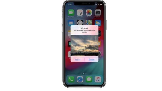 Explicación del iPhone AirDrop: cómo usarlo correctamente (y de forma segura) Explicación del iPhone AirDrop: cómo usarlo correctamente (y de forma segura)