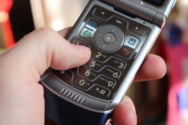 Motorola RAZR V3 Review - 2004's Best Phone In 2019