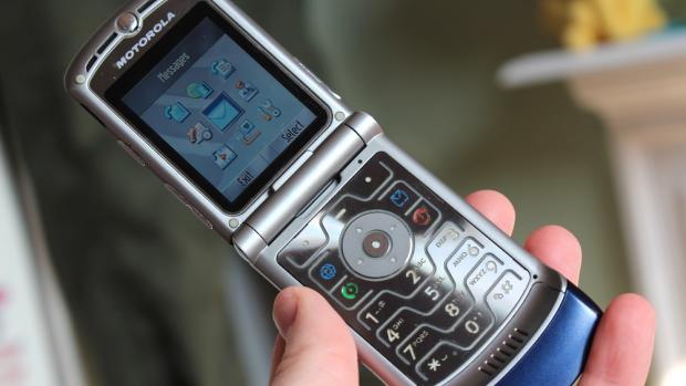 Motorola RAZR V3 Review - 2004's Best Phone In 2019 Motorola RAZR V3 Review - 2004's Best Phone In 2019