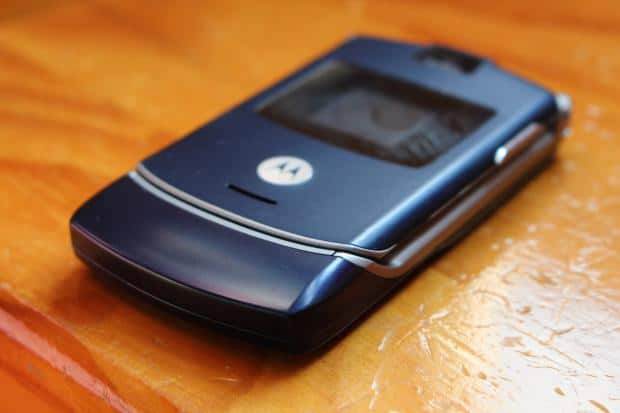 Motorola RAZR V3 Review - 2004's Best Phone In 2019