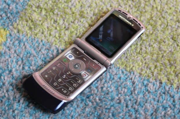 Motorola RAZR V3 Review - 2004's Best Phone In 2019 Motorola RAZR V3 Review - 2004's Best Phone In 2019