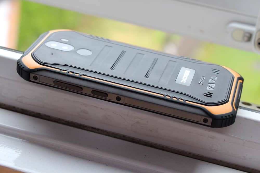 Doogee S40 Review - Rugged And Cheap, But Not Much Else