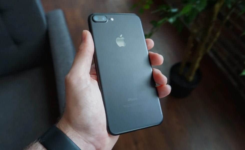 Can You Still Use An iPhone 4? No, Not Really (Here’s Why…)