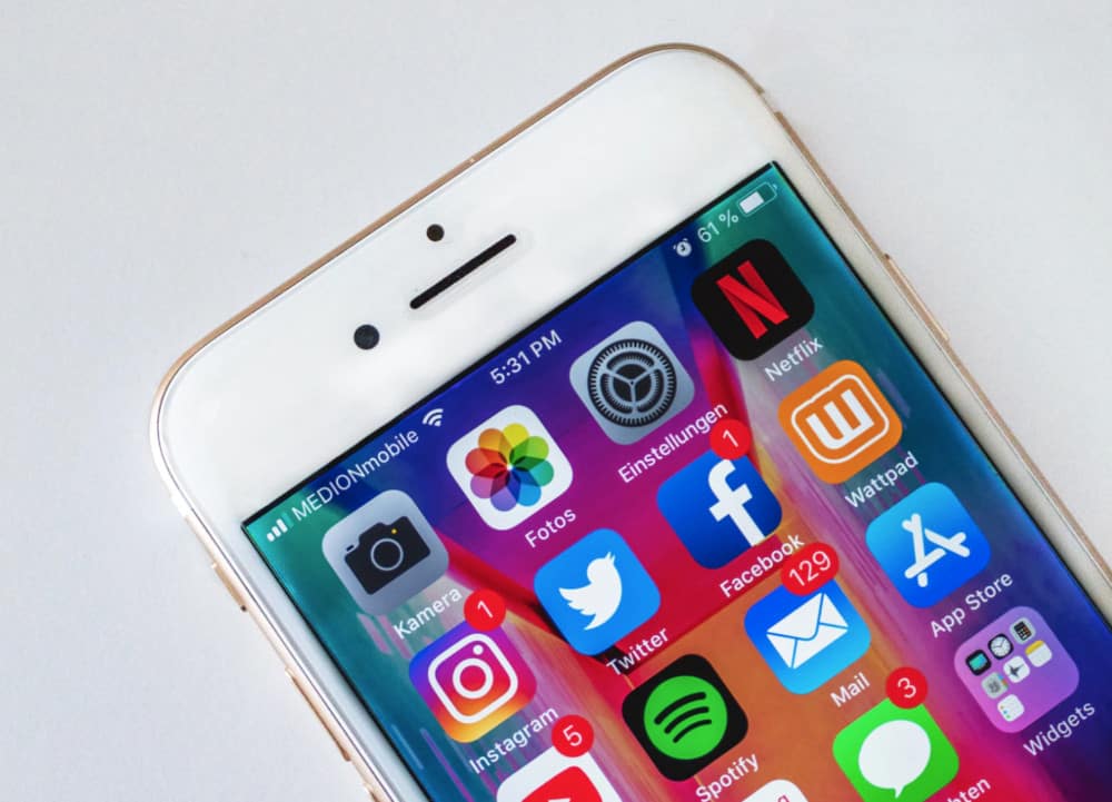iPhone SE vs iPhone 12: Why I’d Probably Get The iPhone SE… iPhone 9 vs iPhone 12