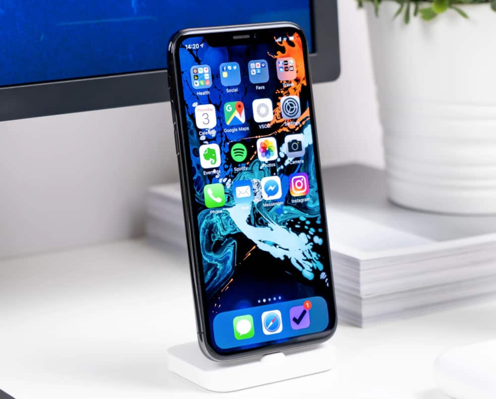 iphone-xs-actually-worth-buying-in-2020-1