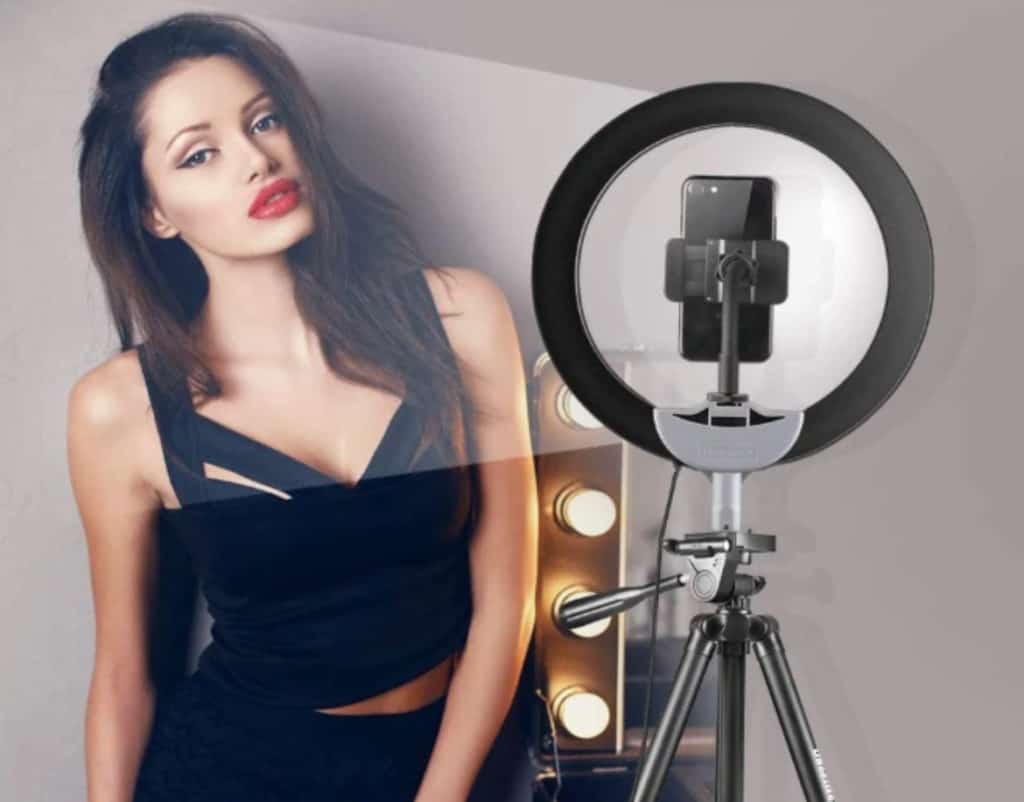 This Cheap Lighting Ring is Perfect For Twitch / YouTube Vlogging UBeesize-Selfie-Ring-Light-Setup