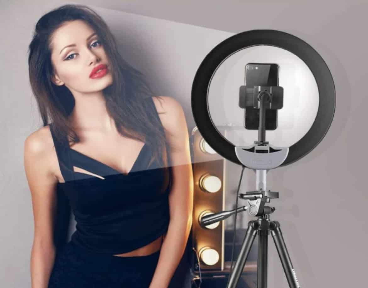 This Cheap Lighting Ring is Perfect For Twitch / YouTube Vlogging UBeesize-Selfie-Ring-Light-Setup