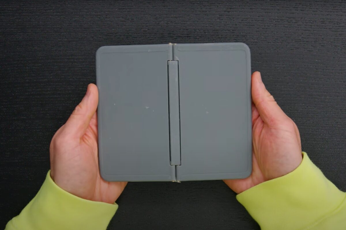 Google Pixel Fold Dummy Unit Revealed By YouTuber! Google Pixel Fold Dummy Unit Revealed By YouTuber!