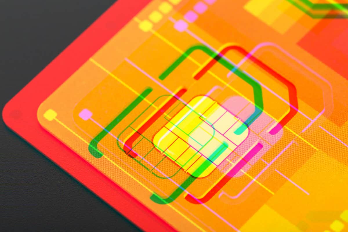 Three Mobile EE vs Three: Which Does Unlimited Data Best?