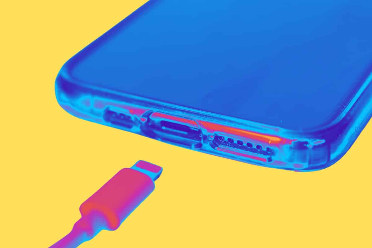 How To Clean Your Smartphone’s Lightning & USB-C Ports