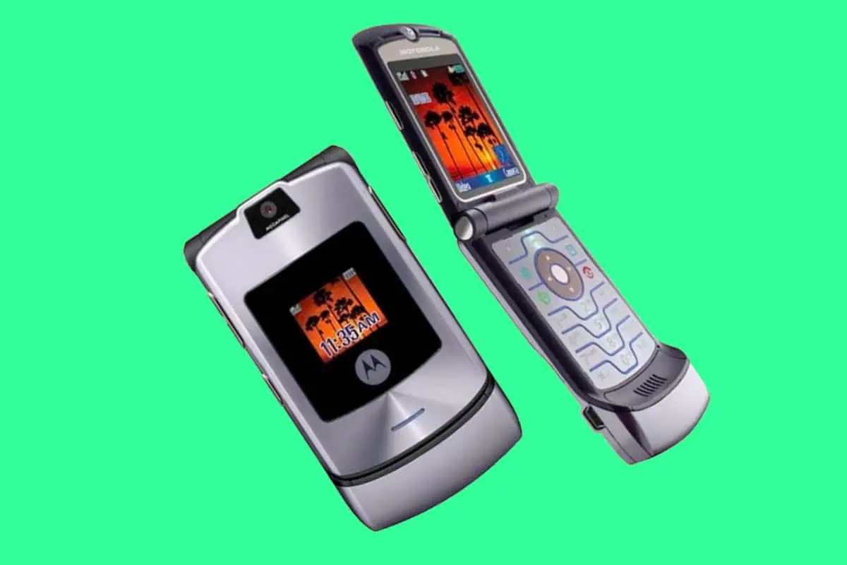 Classic Icons: The Motorola Razr V3 Era – A Brief History... Motorola Razr V3 in films